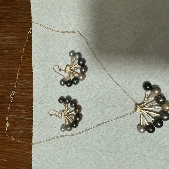 Elegant Gold and Black Pearl Jewelry Set